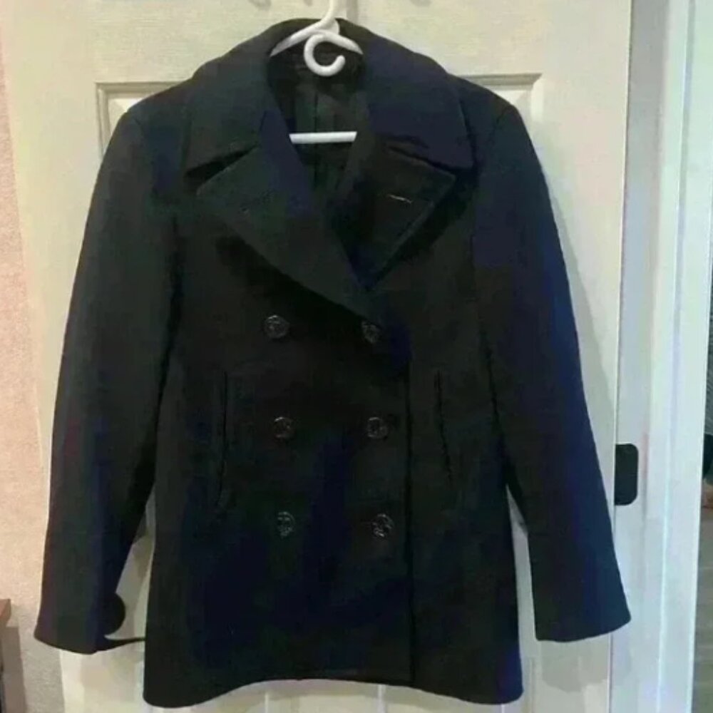 US Navy VINTAGE Peacoat 8 Button Circa 1960, size 36. See measurements
